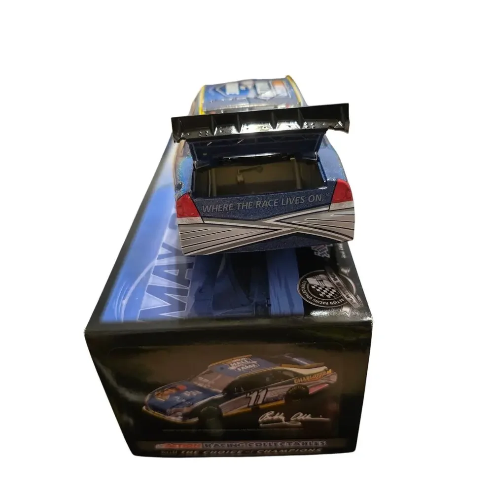 Bobby Allison #11 NASCAR Hall of Fame 2011 Flashcoat 1:24 Diecast 1/896 Action